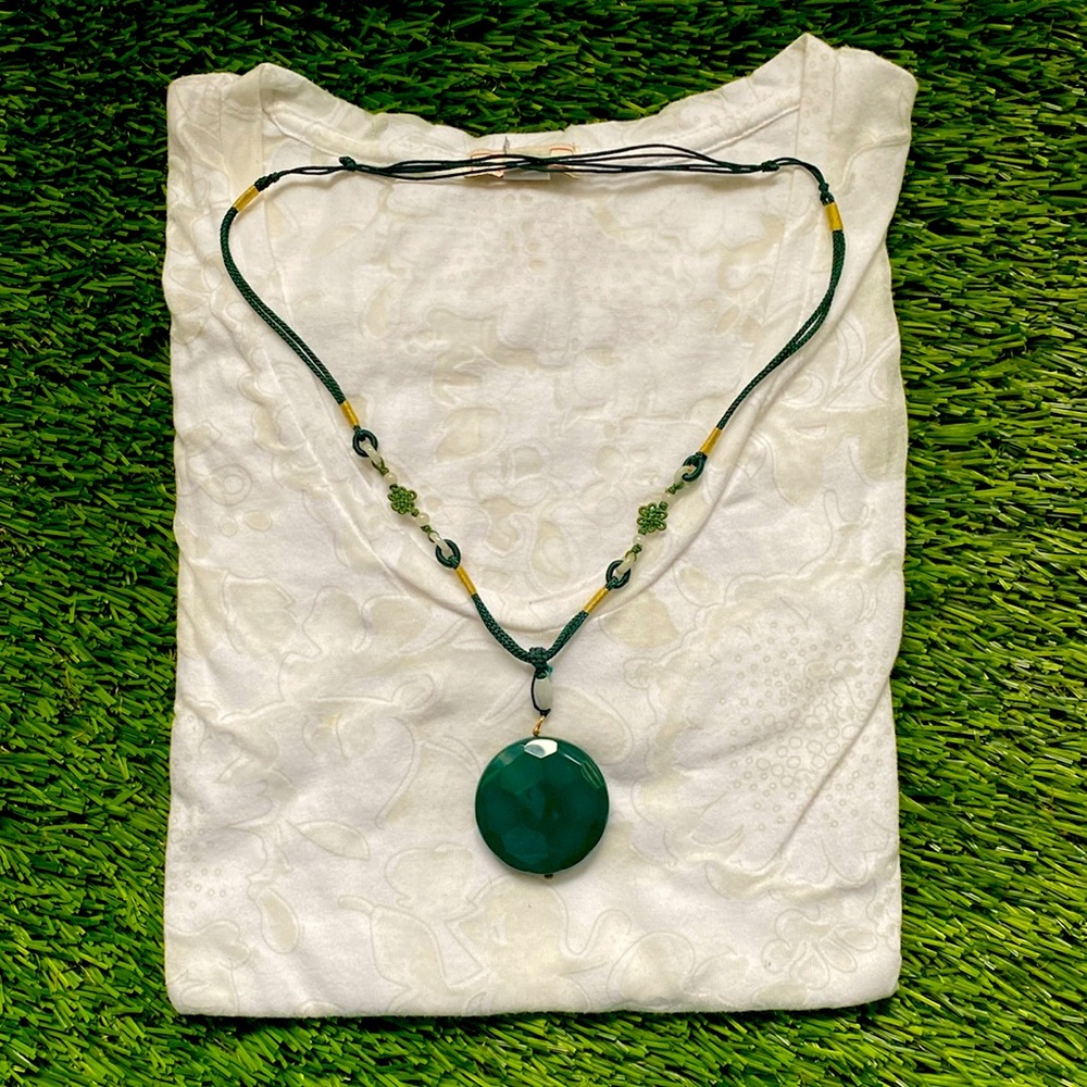 Jewelry green glass beaded necklace. - Picture 3 of 8